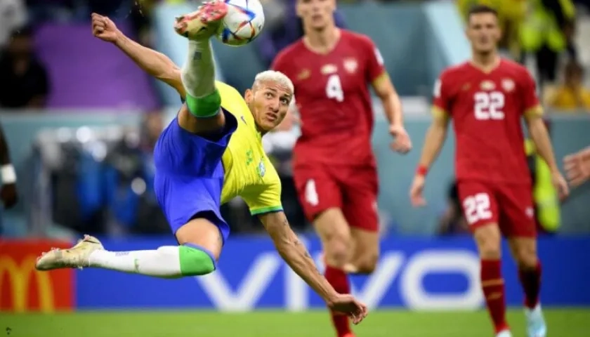 Richarlison marcó el gol de tijera en el minuto 73 del juego contra Serbia.