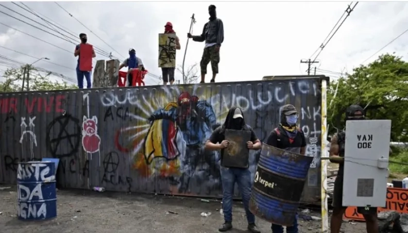 Los dos jóvenes que quedaron libres participaron en los desmanes ocurridos en las protestas sociales de 2021.