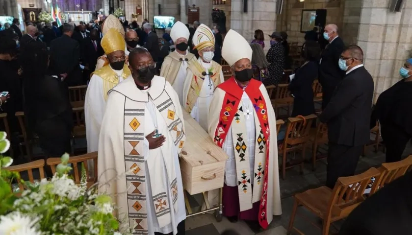 Ataúd de Desmond Tutu, premio Nobel de paz. 
