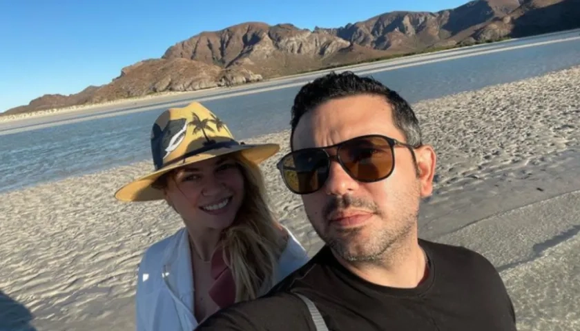 Juan Camilo Fuentes Pumarejo y su esposa.