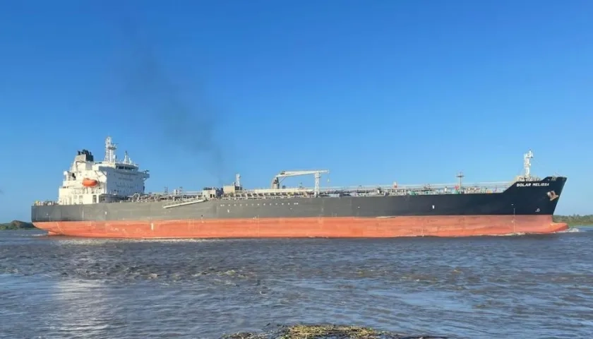 El tanquero Solar Melissa ingresando al puerto de Barranquilla.