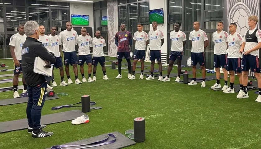 El técnico Reinaldo Rueda y el grupo de jugadores.