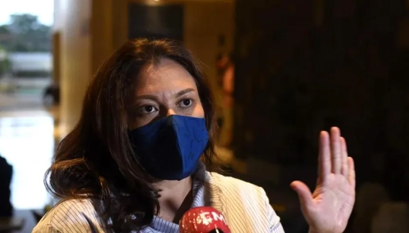 Natasha Avendaño, Superintendente de Servicios.