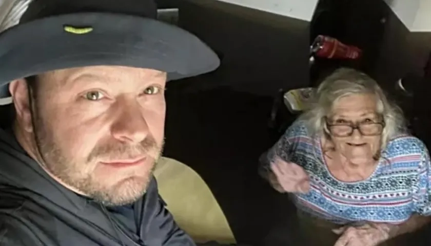 John Lauder junto a su madre.