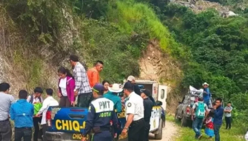 El rescate de cuerpos ha sido difícil por la topografía del terreno.