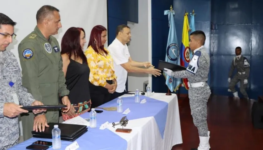 Soldados se gradúan de bachiller-