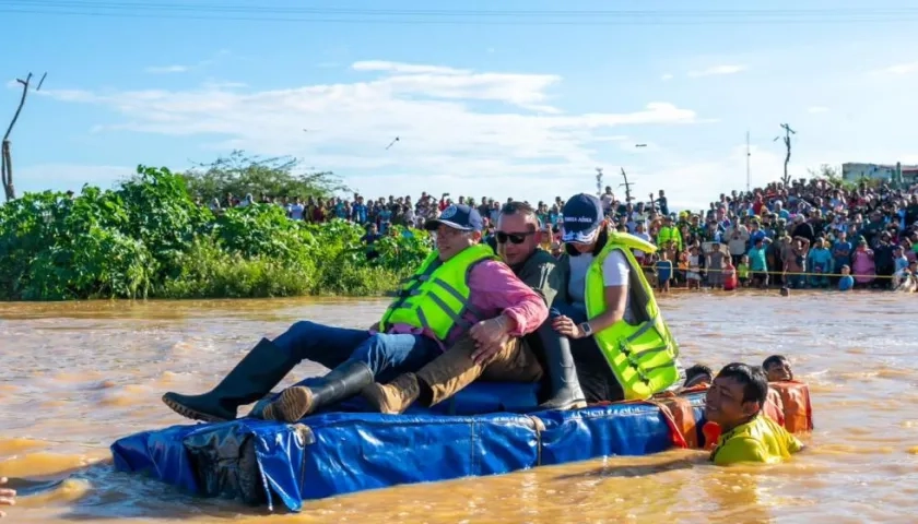El Presidente Gustavo Petro en su recorrido por La Guajira.