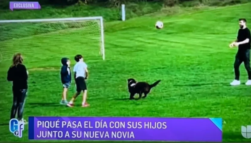 Según el programa El Gordo y la Flaca, la mujer de espaldas es Clara Chia.