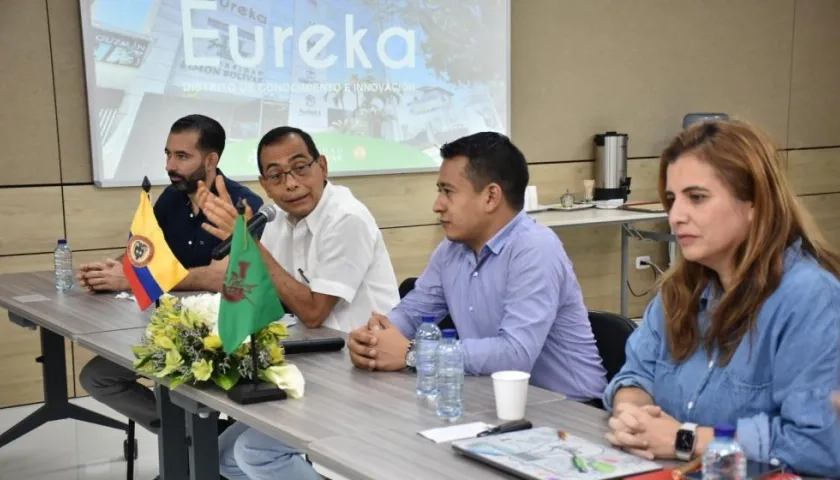 El Ministro Arturo Luna, el rector José Consuegra, la vicerrectora de Innovación, Paola Amar, y José Consuegra, decano de Ciencias de la Salud.