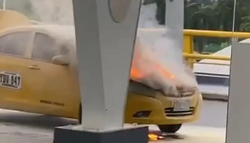 Taxi incendiado. 