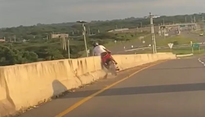 El choque de motociclista en la Vía de la Prosperidad.