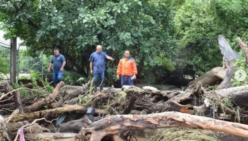 Funcionarios de la Alcaldía de La Paz inspeccionan 'El Chorro' luego de la creciente.