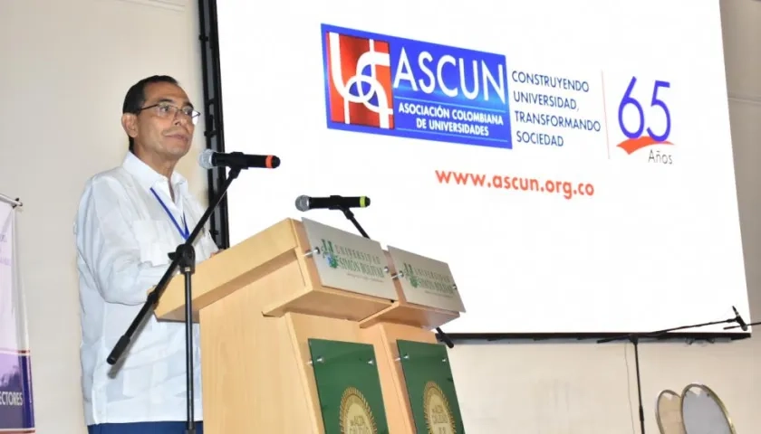 El rector de la Universidad Simón Bolívar, José Consuegra Bolívar.