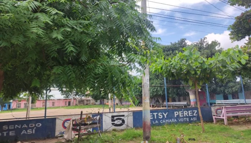 En esta cancha se encontraba el albañil con sus amigos cuando fue baleado. 