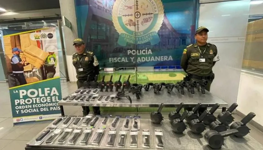 Material incautado al teniente coronel Jorge Esteban Bautista López.