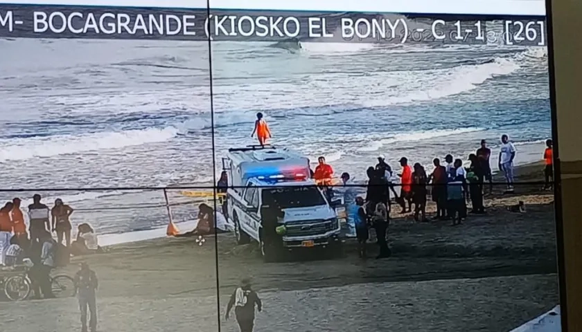 Momentos en que fue hallado el cuerpo del turista paisa en Bocagrande.