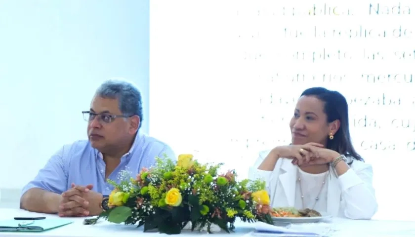El Superintendente y la Ministra de Salud durante el acto en Aracataca.