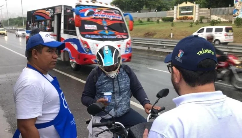 Operativos del Tránsito del Atlántico en vías del Departamento en este puente festivo.