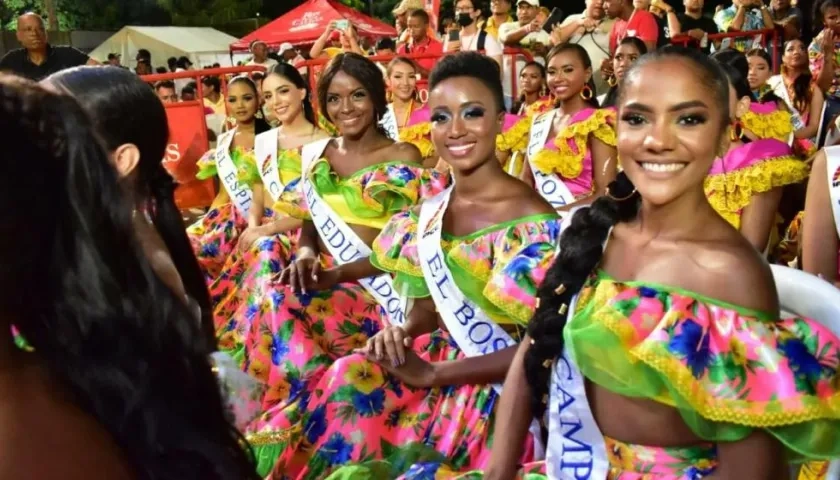 Varias de las candidatas de los barrios de Cartagena que aspiran al título de Reina de la Independencia.