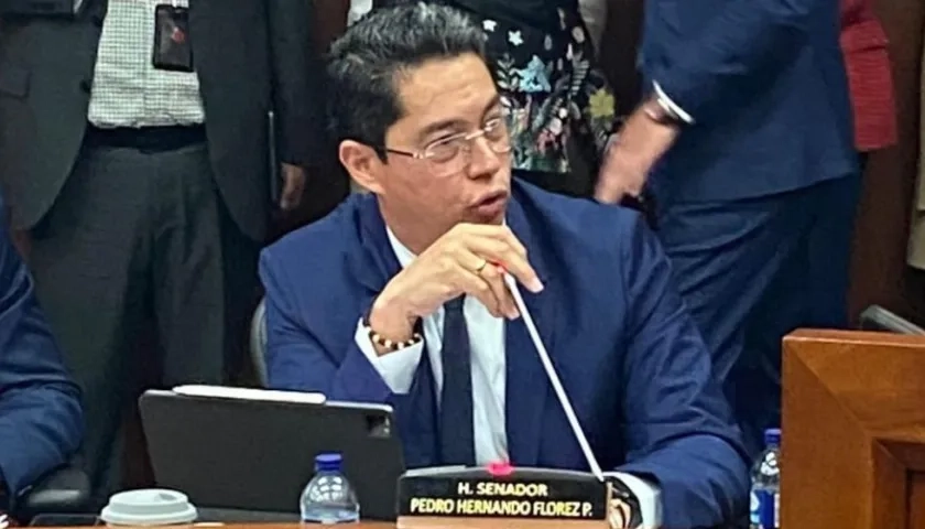 El Senador Pedro Flórez en pleno debate.