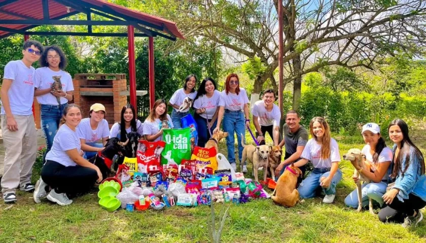 Integrantes de la campaña ‘Salvando huellitas’. 