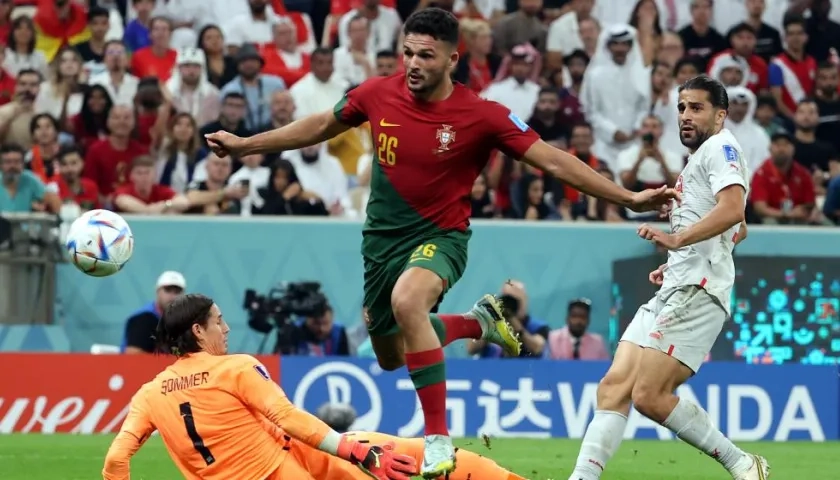 Goncalo Ramos anota el quinto gol portugués ante Suiza.