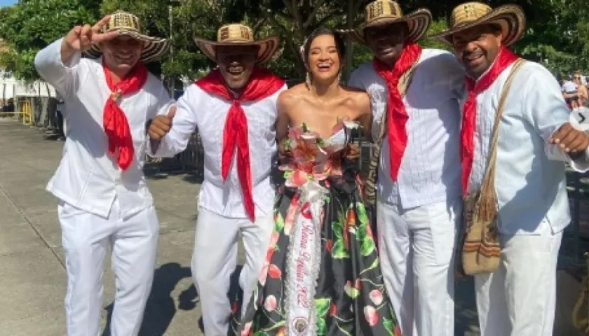 María José Ríos, Reina Popular del Carnaval 2022, en el recorrido de este domingo en los barrios.