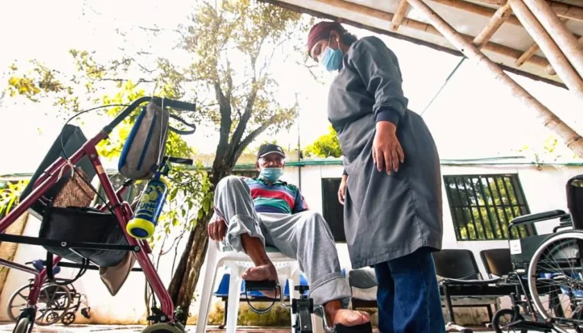 Los beneficiarios de los Centros de Bienestar aseguran que el personal a cargo está muy atento de ellos.