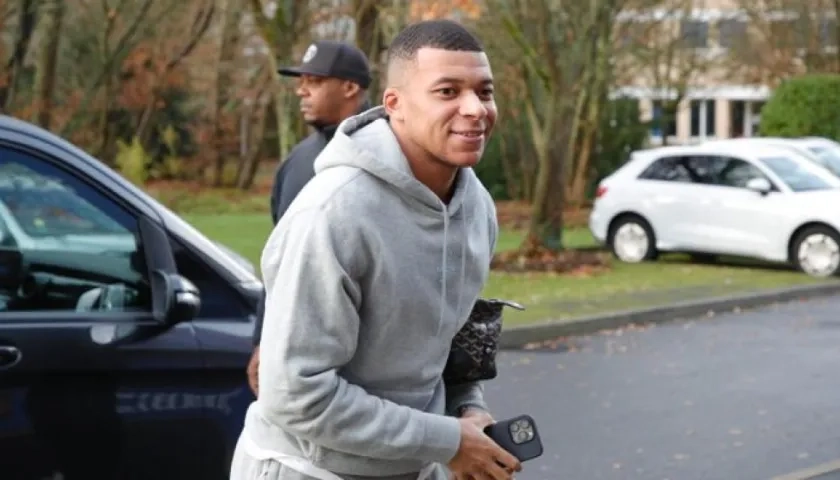 Kylian Mbappé a su llegada al centro de entrenamiento del PSG.