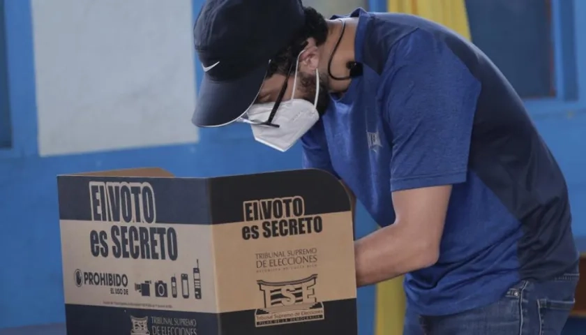 Las mesas de votación en Costa Rica estarán abiertas 12 horas entre las 6.00 y las 18.00 horas locales .