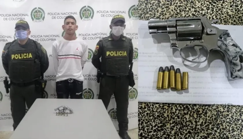 El imputado con los elementos incautados.