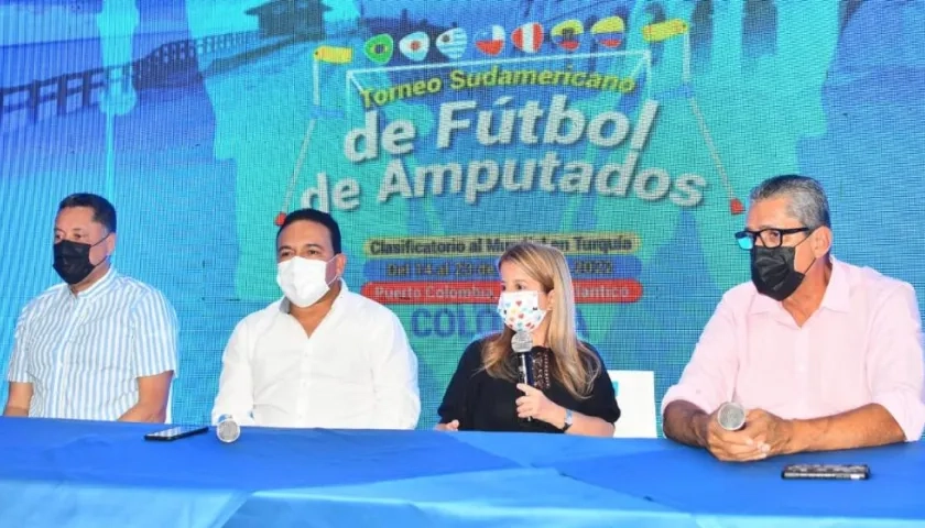 Elsa Noguera al lado de Manuel Díaz, William Vargas y Édgar Blanco. 