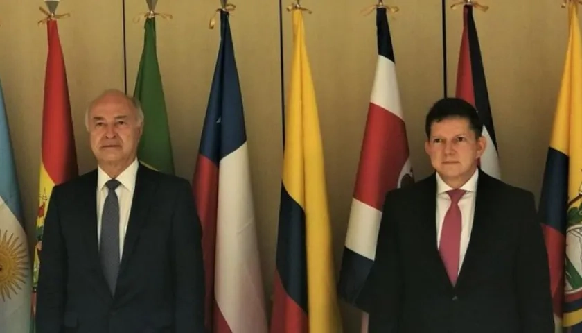 Enrique Gil y Wilson Ruíz.