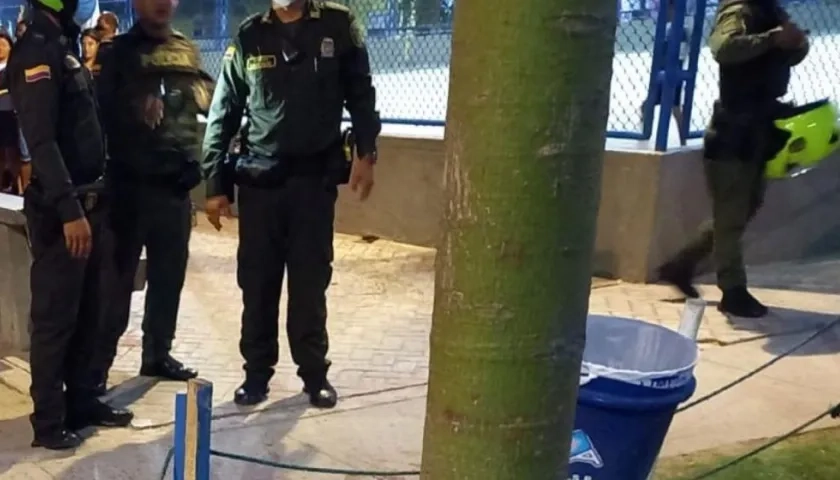 Policía en el lugar donde fue asesinado el hombre en La Manga.