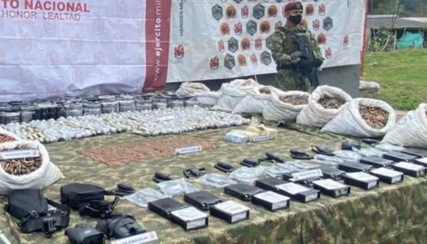 Material de guerra incautado.