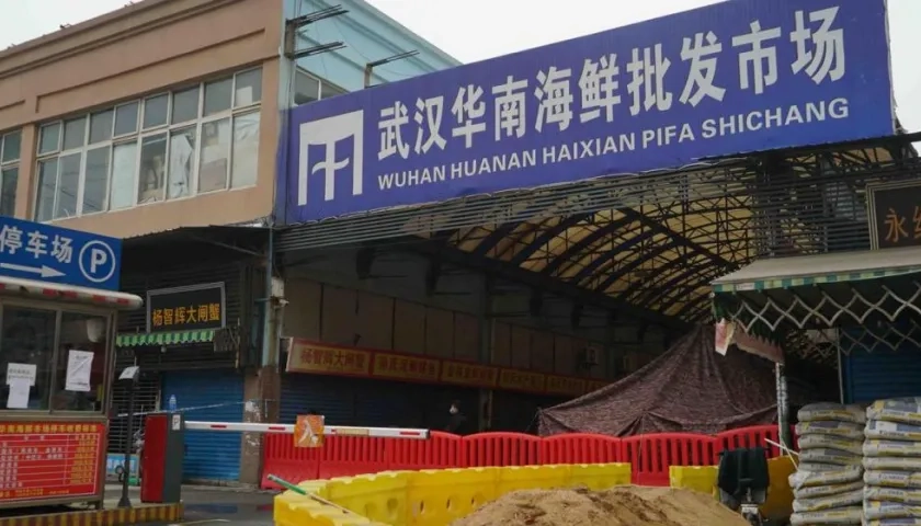 Mercado mayorista de mariscos de Wuhan, en China.