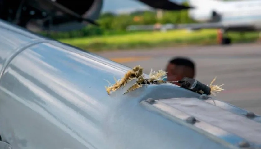 Impactos de bala disparadas contra el helicóptero presidencial.