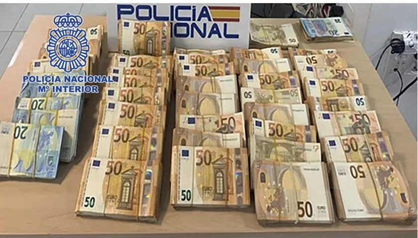 El dinero que le incautaron.