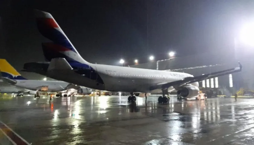 El avión que fue remolcado. 