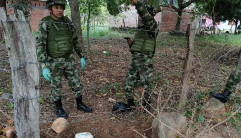 Explosivistas del Ejército tras la desactivación. 