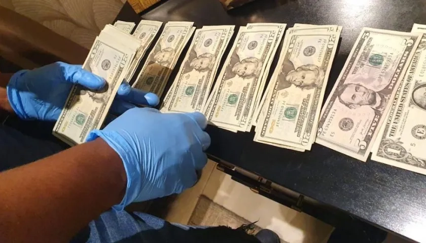 Dinero incautado durante los allanamientos.