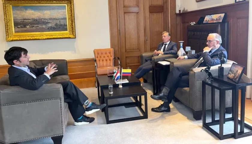 El Alcalde Jaime Pumarejo con las autoridades de Róterdam.