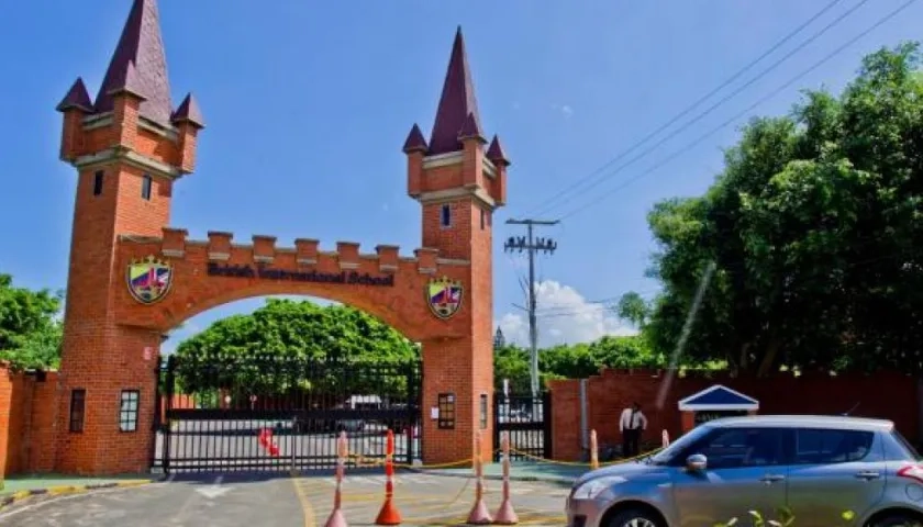 Fachada del Colegio Británico.