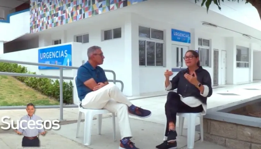 El periodista Jorge Cura con la Secretaria de Salud del Atlántico, Alma Solano.
