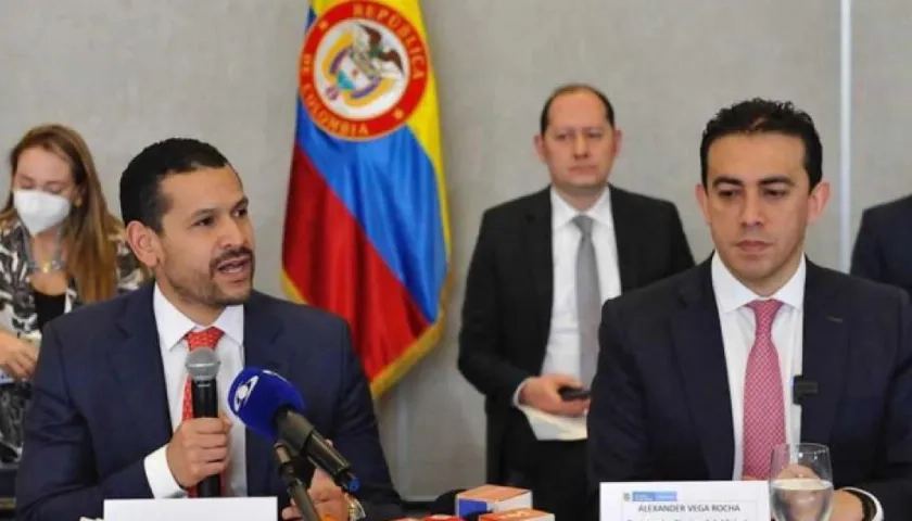 Ministro del Interior, Daniel Palacios; y el Registrador, Alexander Vega.