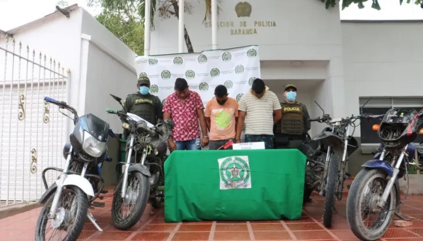 Venezolanos capturados y motocicletas recuperadas.