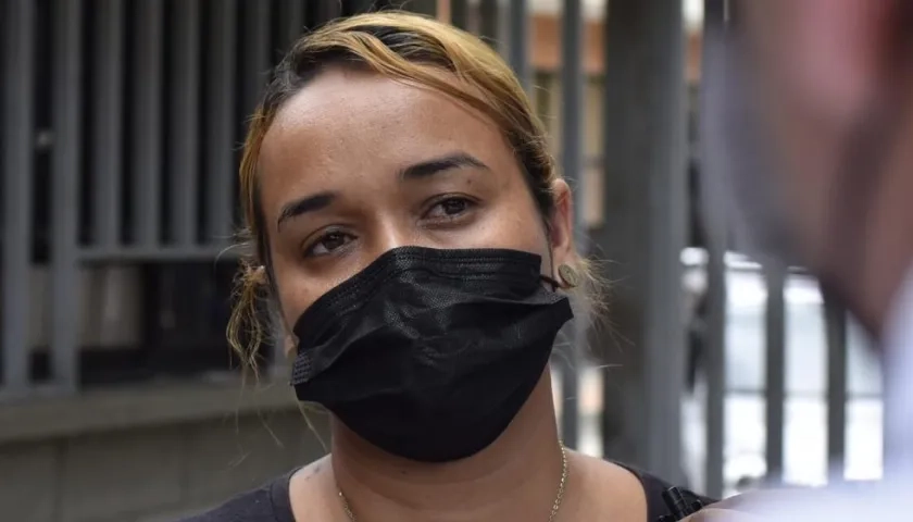 Jennifer Araoz, esposa de Naudin Córdoba Mena, el uniformado asesinado en Caribe Verde.