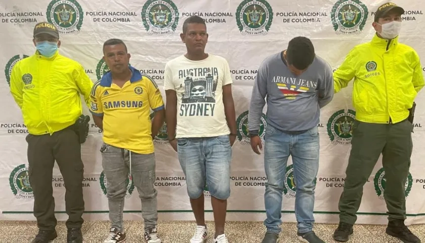 Los tres capturados por la Policía. 