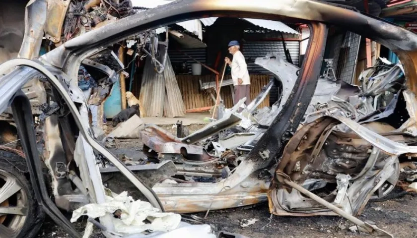 El carro bomba explotó por la cárcel La Roca en Guayaquil, Ecuador.