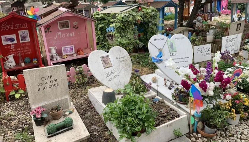 El cementerio de mascotas más antiguo de Italia tiene cerca de mil tumbas de animales de todo tipo.